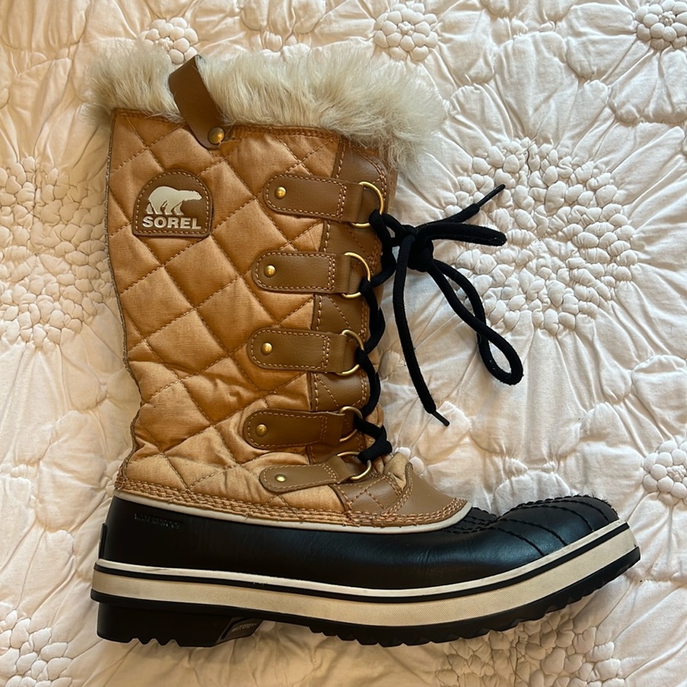Sorel womens waterproof snowboots